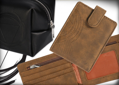 Elegantní hnědé a černé peněženky s přihrádkami a kosmetické tašky